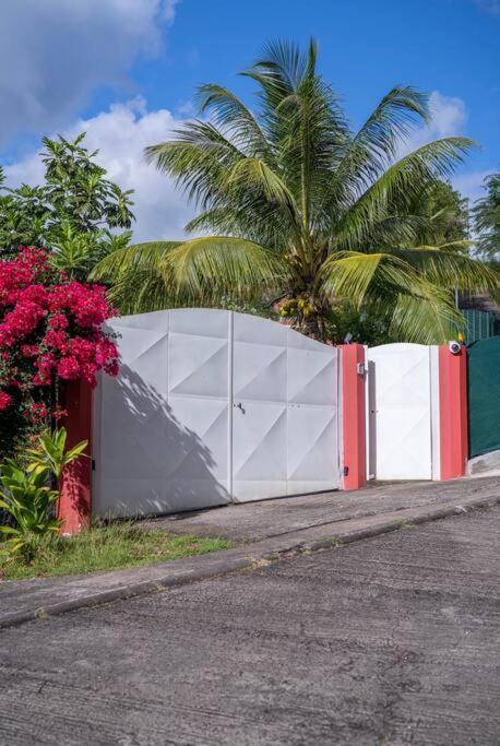 Spacieuse Villa Corossol Avec Piscine Et Jeux Exterieurs Le Gosier (Grande-Terre) Exterior foto